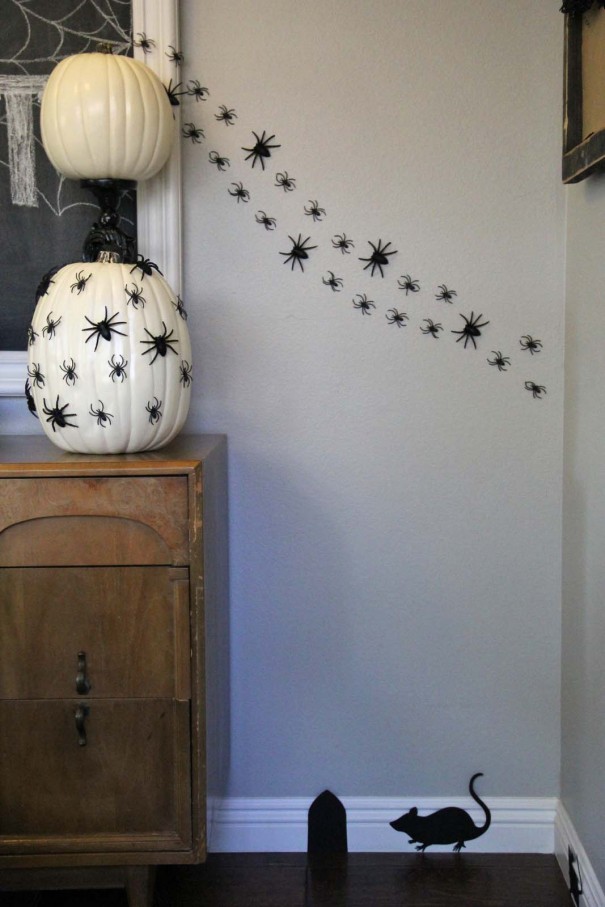 spider wall halloween