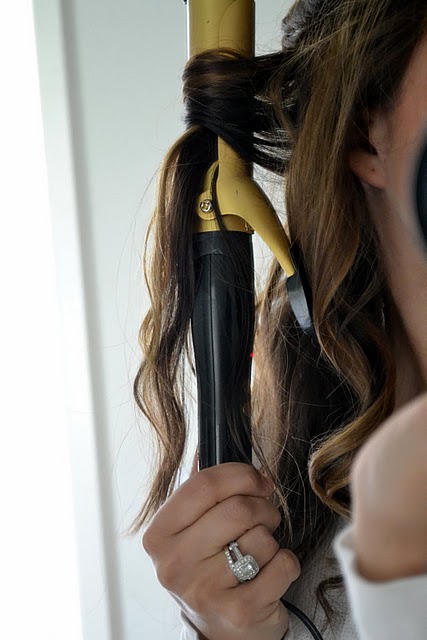 How to curl your hair with a curling iron