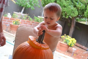 toddler pumpkin carving