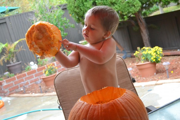 toddler pumpkin carving
