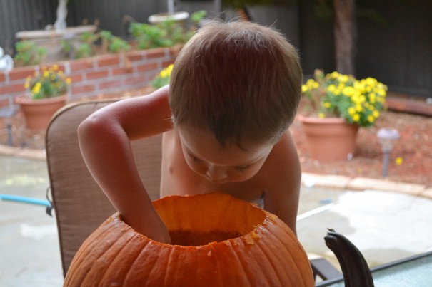 toddler pumpkin carving