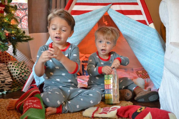 boys presents teepee