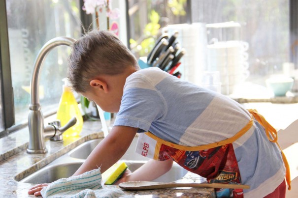 wes doing dishes