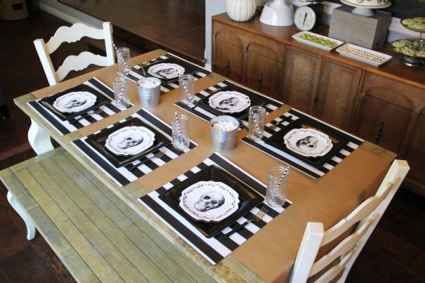 black and white skull halloween table