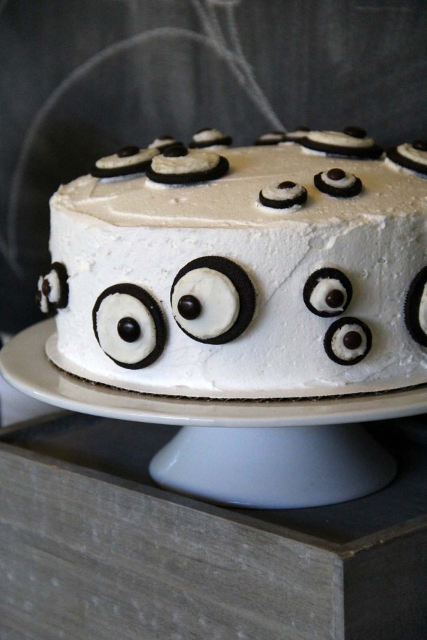 eye ball oreo cake