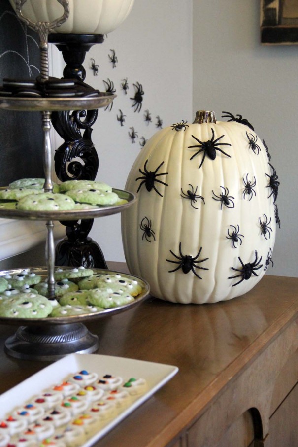 halloween dessert table