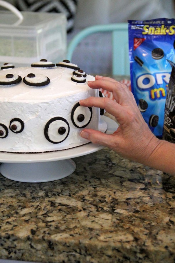 oreo eye ball halloween cookie cake