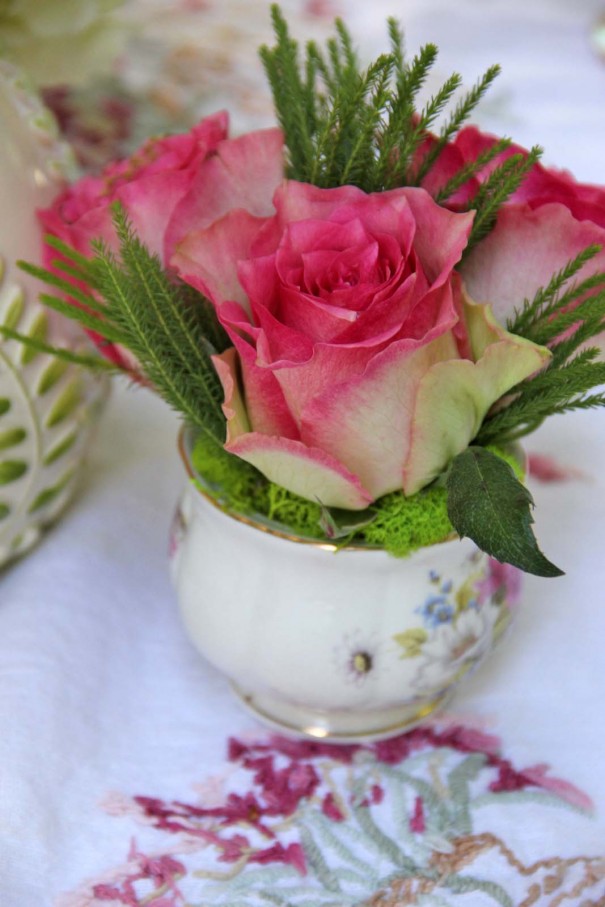 roses tea cups